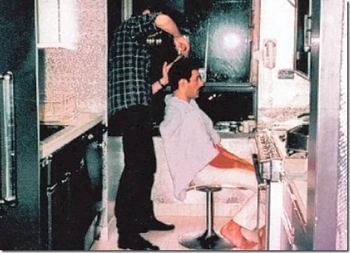 Il barbiere nella casa newyorkese di Freddie
